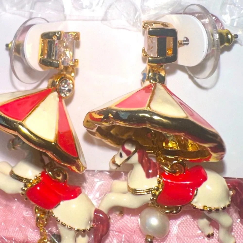 carousel 🎠 earrings bundle of 10 pair